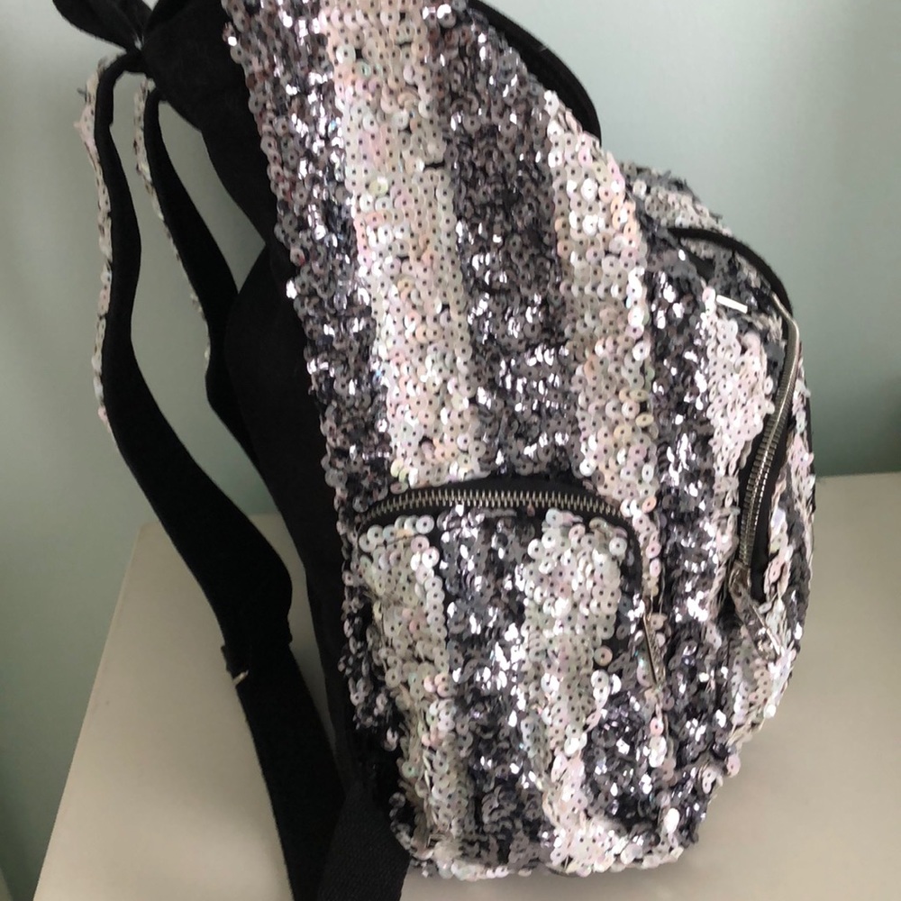 ❗️SOLD ❗️NWOT Victoria’s Secret Sequins Backpack - Picture 4 of 8